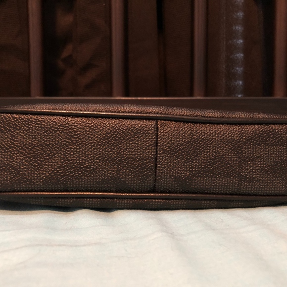 ***NOT FOR SALE***Michael Kors Signature Large Wristlet Clutch - Picture 3 of 8